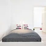 Bright & Large Apartment At Top Location