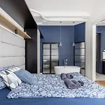 Chic And Spacious Central Retreat