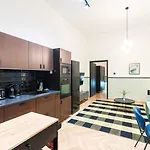 Luxury Peaceful Apartment By The St Stephen\'S Basilica