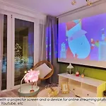 A104 - Liberty Bridge Projection Home With Free Parking