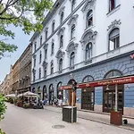 Lovely Home In The Heart Of The City