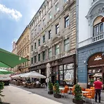 Lovely Home In The Heart Of The City