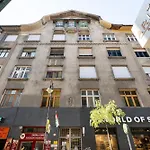 Empire Echo 2-Bdr Apartment