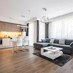 Corvex Apartment With Balcony