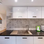 B21 Bajcsy Apartment