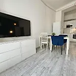 Lujza Residence - Modern Apt