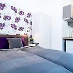 Modern Intimate Studio In The Center