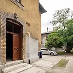 Free Parking - Central - Quiet