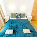 Gozsdu White Raven Residence 305