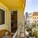 Gozsdu White Raven Residence 305