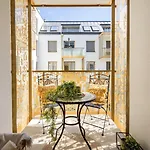 Premier Pest Side Apartment