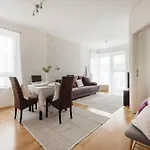 Bright And Central Apartment With Balcony