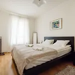 Bright And Central Apartment With Balcony