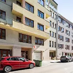 Central - Spacious - Green - Modern