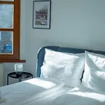 Deluxe Swan Stone Castle Apartment