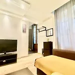 R8 Central 2Br Free Parking