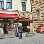 Vaci Deluxe Apartment
