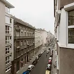 Neat & Comfy Near The Danube