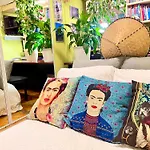 Margaret Bridge Cozy Flat