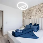 Corvin 5 Stars Luxury Apartment With Free Parking