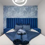 Corvin 5 Stars Luxury Apartment With Free Parking