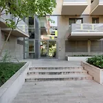 Corvin 5 Stars Luxury Apartment With Free Parking