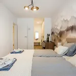 Sleek Premium Apartment With Parking