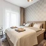 Sleek Premium Apartment With Parking