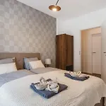 Sleek Premium Apartment With Parking