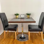 King One Studio In The City Center - Netflix