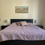 King One Studio In The City Center - Netflix