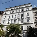 Jozsef Apartment