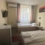 Free Parking, Free Breakfast, Only 15 Minutes To City Center