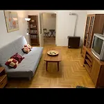Room In Budapest - Parliament View Hideaway - Near Buda Castle And Margaret Island