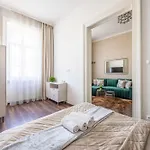 Luxurious Central Elizabeth Grand Suite W\' Sauna