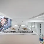 Loft 8 - Cozy Stylish Stay With Parking