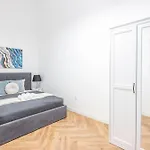 Charming E24 Grand Residence Next To The Andrassy Fashion St