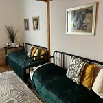Central Apartment Next To The Elisabeth Bridge