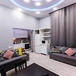 Diamond Lux - 4 Bedrooms 2 Bathrooms