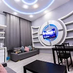 Diamond Lux - 4 Bedrooms 2 Bathrooms