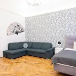 Central Located Cozy Apartment In Historical Building