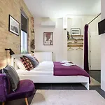 Paulay Deluxe Studio