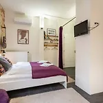 Paulay Deluxe Studio