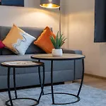 Ultra Central - New Modern Apartment