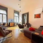 New! Huge Luxury 5Br Condo In Central Budapest - Rose House