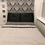 Fashion Street Central Apartment