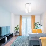Very Central - Free Parking - Sunny Balcony