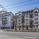 Modern - Central - Simple
