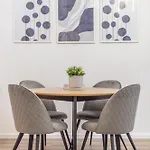 Charming City Center Suite W\' 2 Bedrms In The Gozsdu Garden