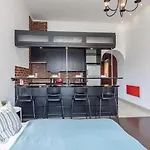 Buday Apartment Close To The Castle